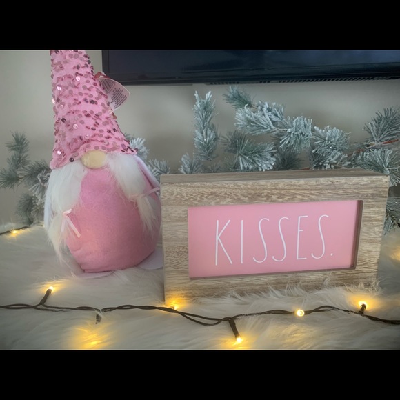 Valentines day rae dunn blocks and matching gnome set with pink and red sequin - Picture 2 of 3